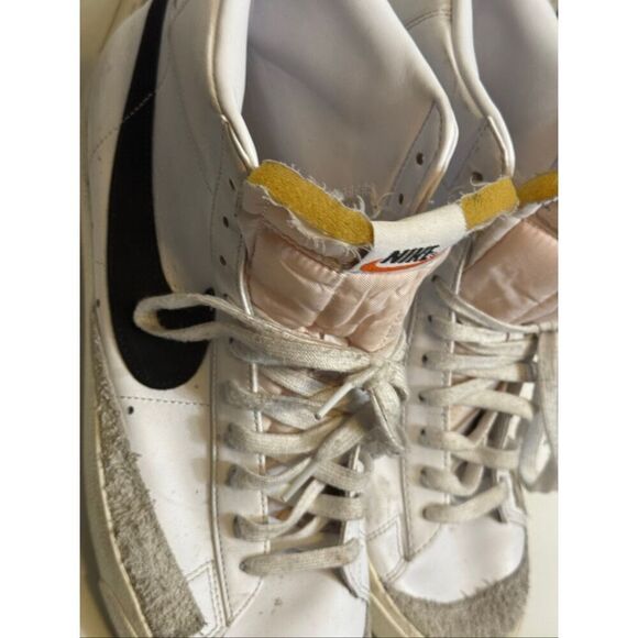 Athletic_Shoes